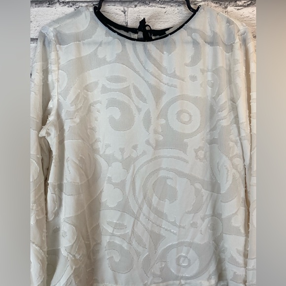 LOFT Cream White Lace Long Sleeved Blouse size Medium - Picture 2 of 7
